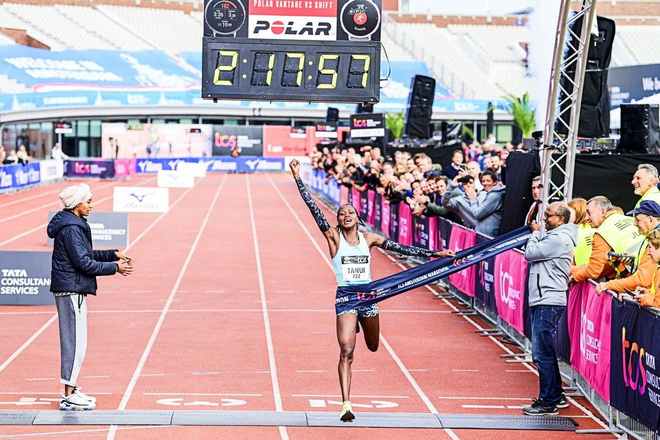 快，还有可能更快 —— 阿迪达斯ADIZERO ADIOS PRO系列再次助力精英运动员，于阿姆斯特丹马拉松包揽男女双冠