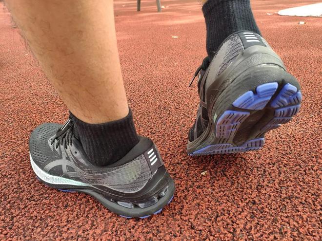 慢跑鞋首选 ASICS GEL-KAYANO28