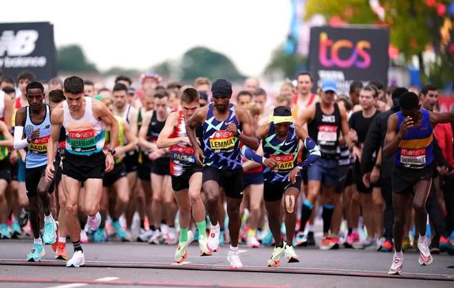 2:17:43&2:04:01｜杰普科斯盖&莱马斩获伦敦马拉松赛男女子冠军
