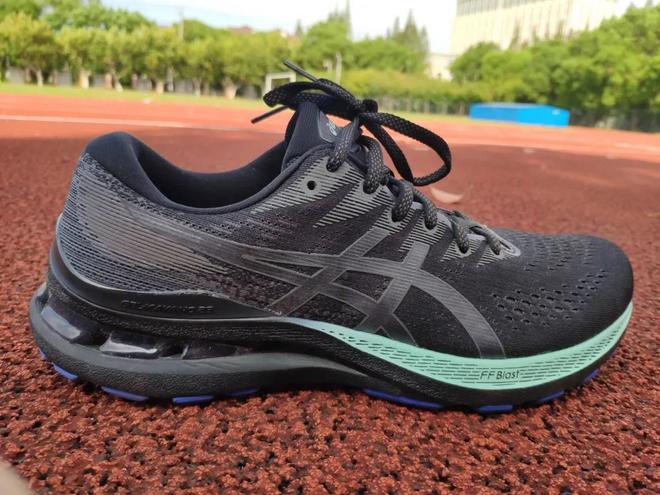 慢跑鞋首选 ASICS GEL-KAYANO28