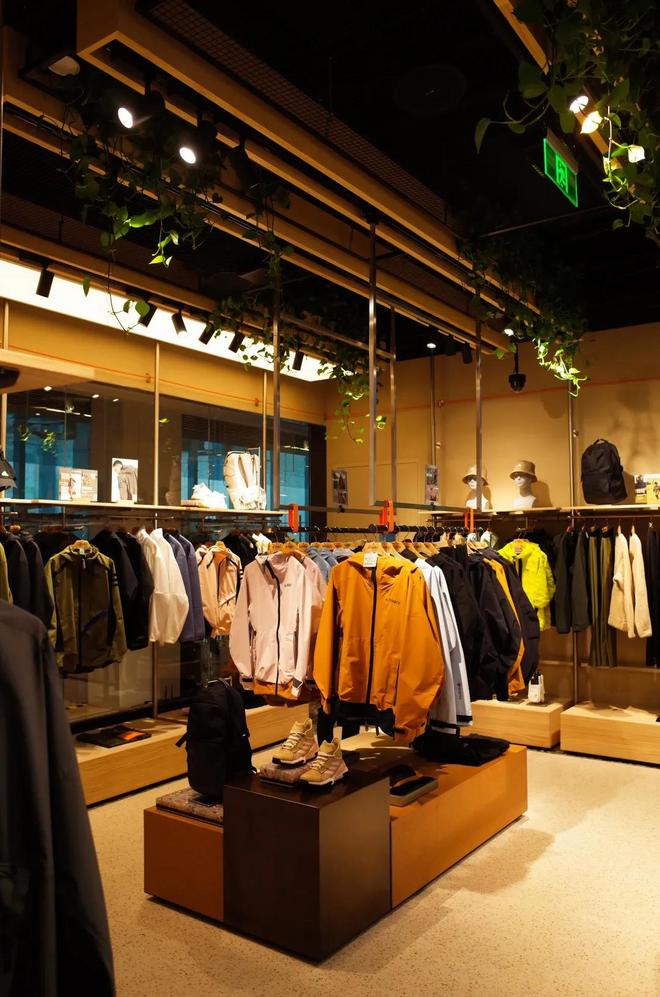 adidas TERREX 中国首家旗舰店 挂牌开业