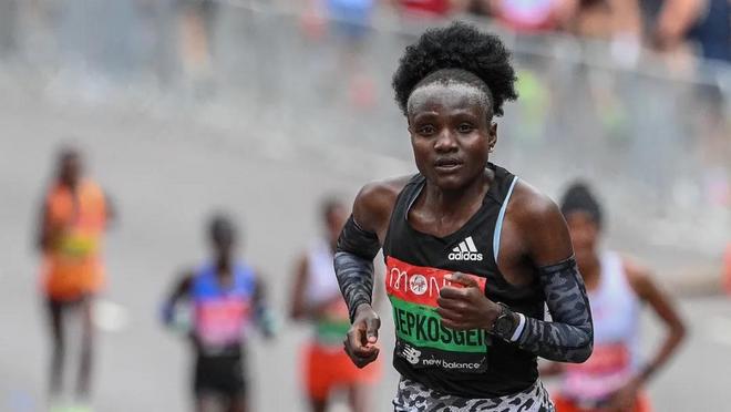 2:17:43&2:04:01｜杰普科斯盖&莱马斩获伦敦马拉松赛男女子冠军