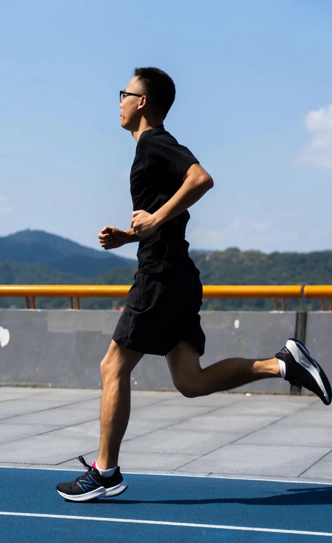 NB，稳的！| New Balance FC Prism V2