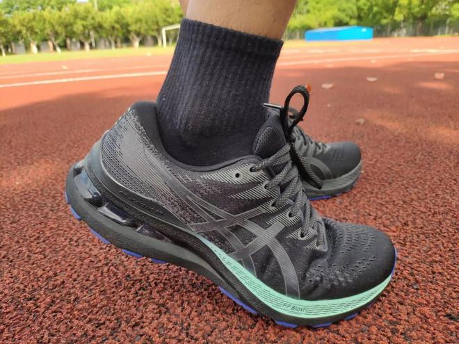 慢跑鞋首选 ASICS GEL-KAYANO28