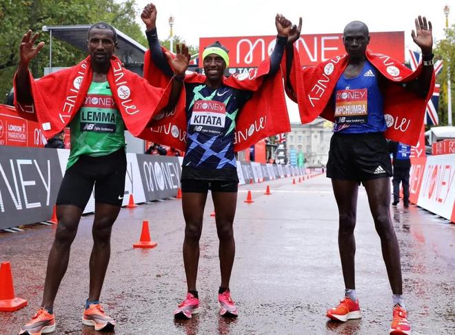 2:17:43&2:04:01｜杰普科斯盖&莱马斩获伦敦马拉松赛男女子冠军