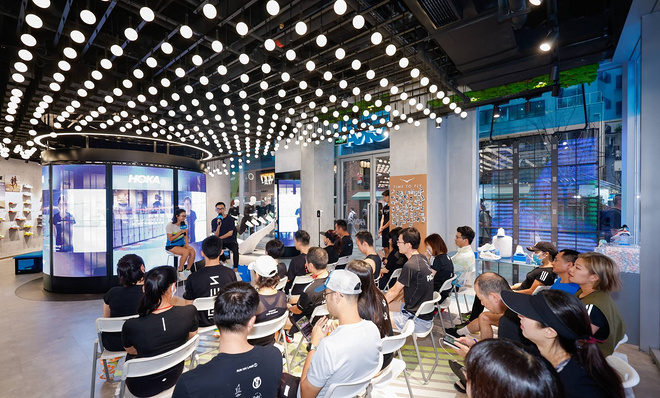轻盈如飞 再启新程 HOKA ONE ONE®全球首家直营品牌体验店正式开业