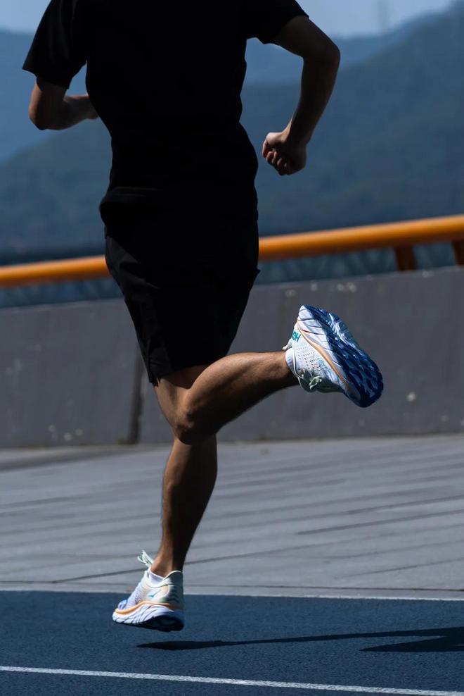 测评 | 越跑越笃定 HOKA ONE ONE CLIFTON 8
