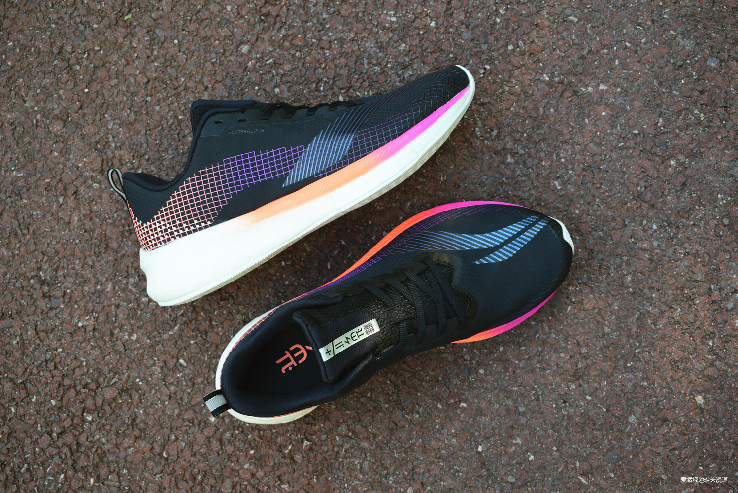 李宁赤兔5PRO跑鞋，进可攻，退可守！