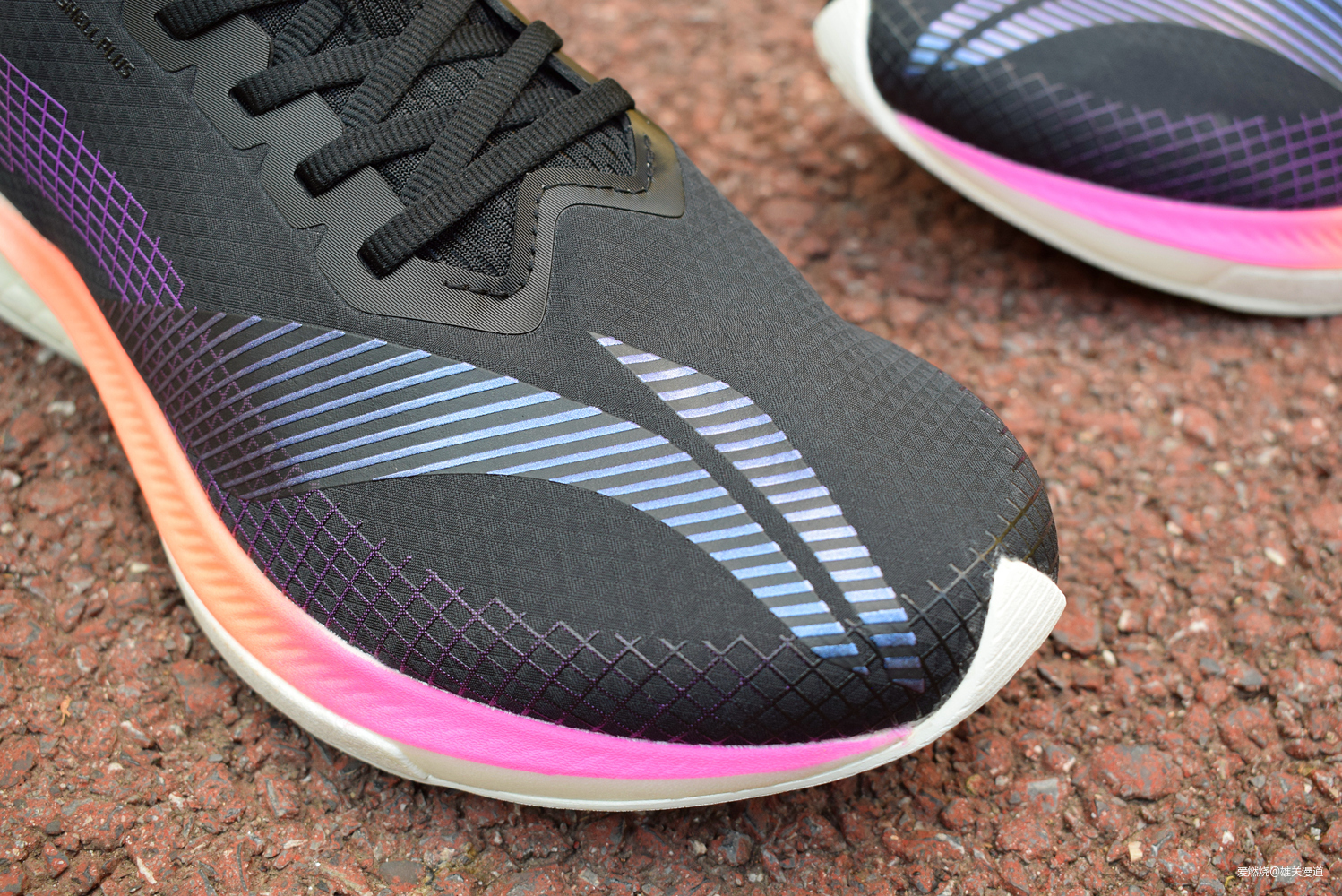 李宁赤兔5PRO跑鞋，进可攻，退可守！