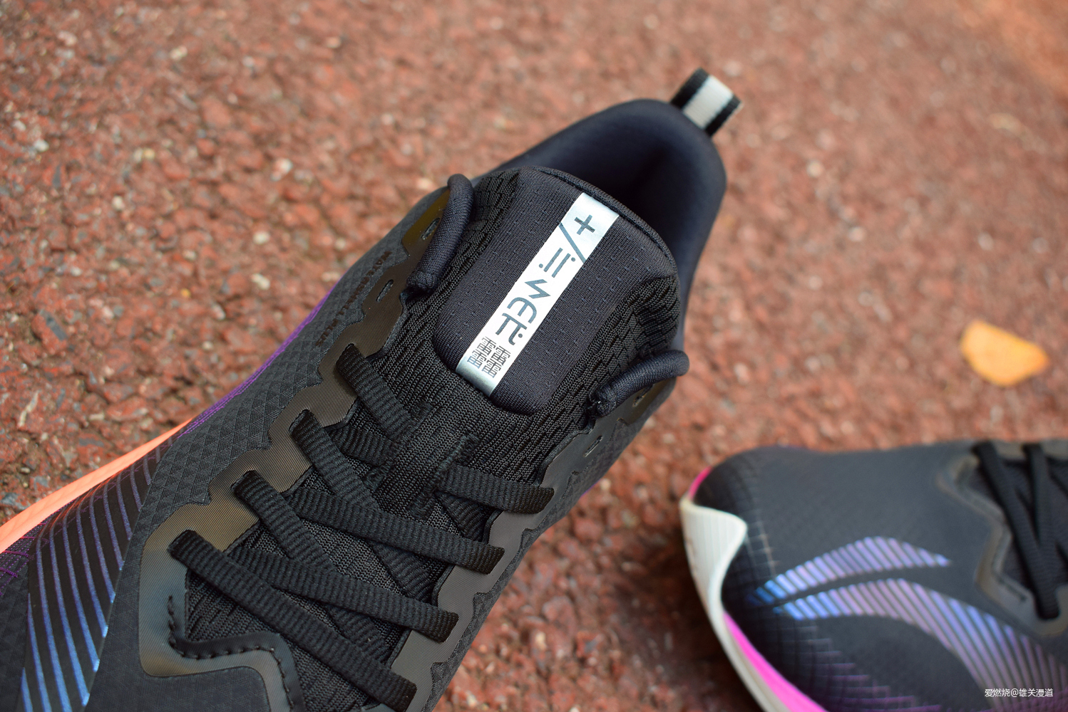 李宁赤兔5PRO跑鞋，进可攻，退可守！