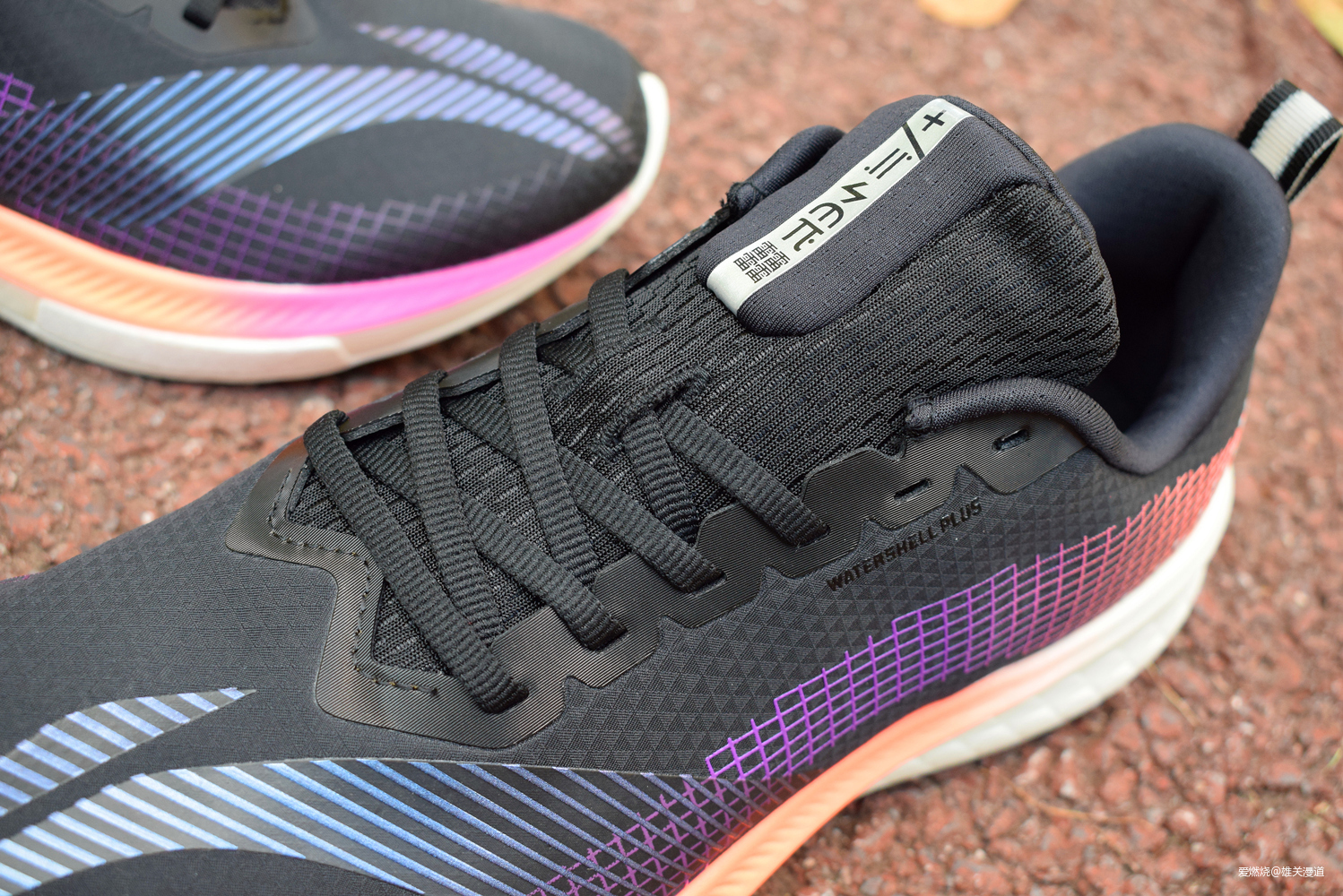 李宁赤兔5PRO跑鞋，进可攻，退可守！