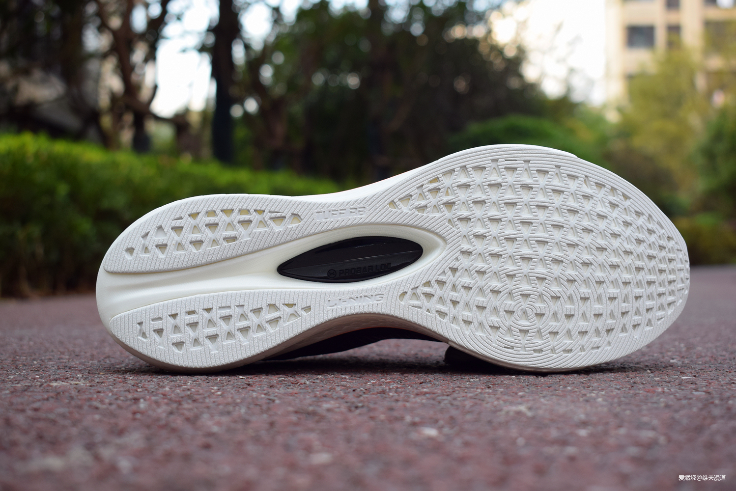 李宁赤兔5PRO跑鞋，进可攻，退可守！