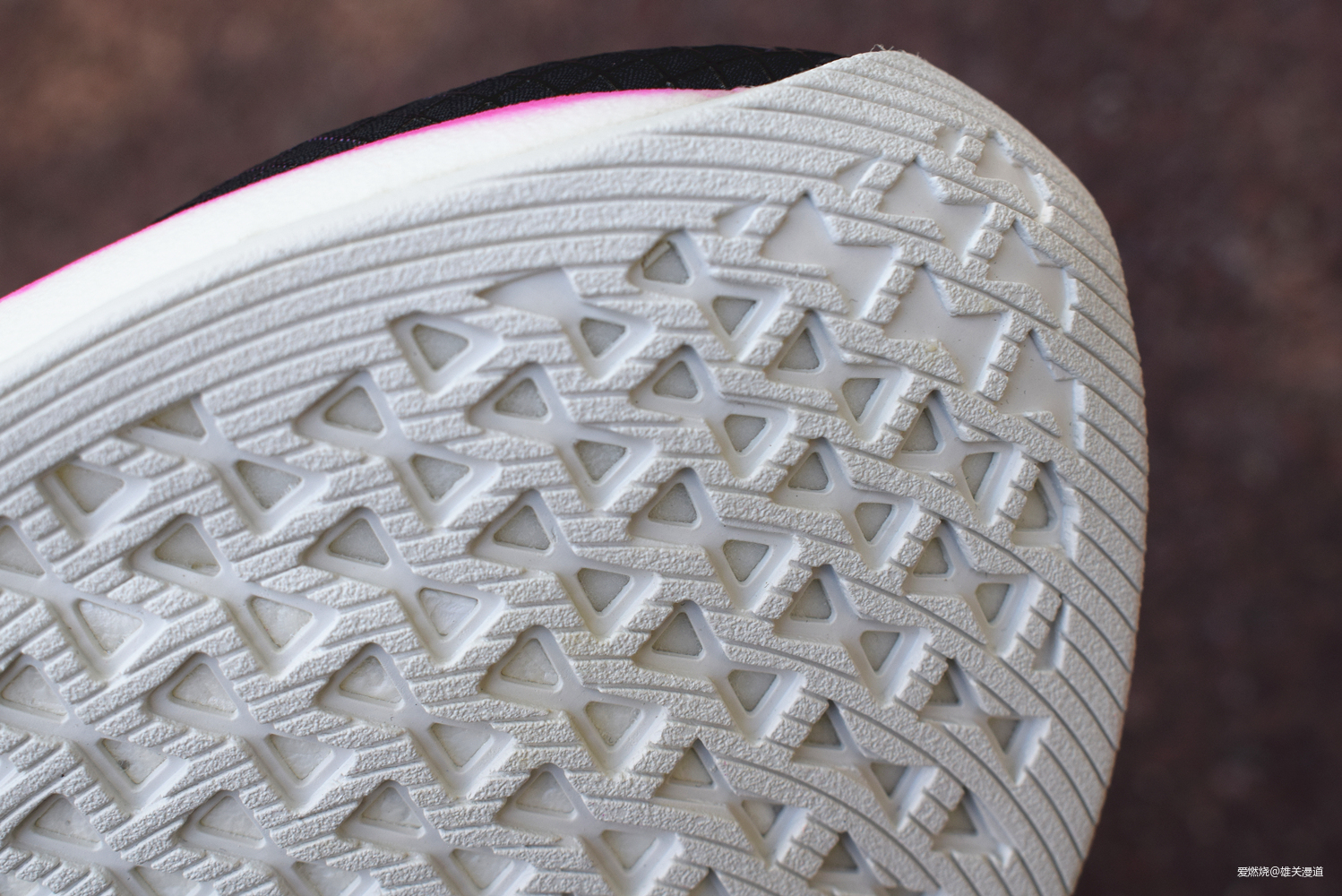 李宁赤兔5PRO跑鞋，进可攻，退可守！