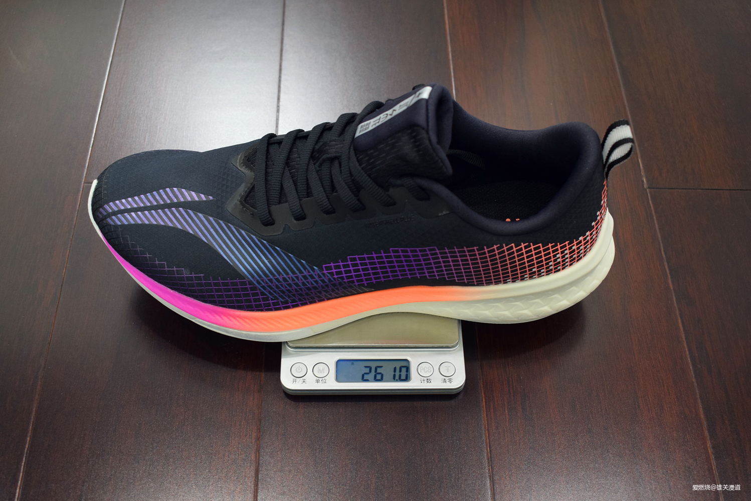 李宁赤兔5PRO跑鞋，进可攻，退可守！