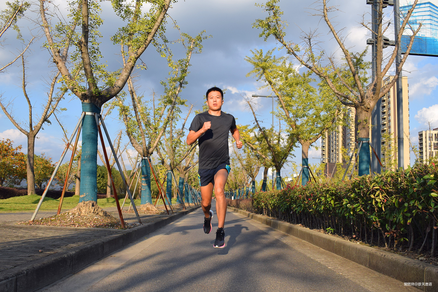 李宁赤兔5PRO跑鞋，进可攻，退可守！