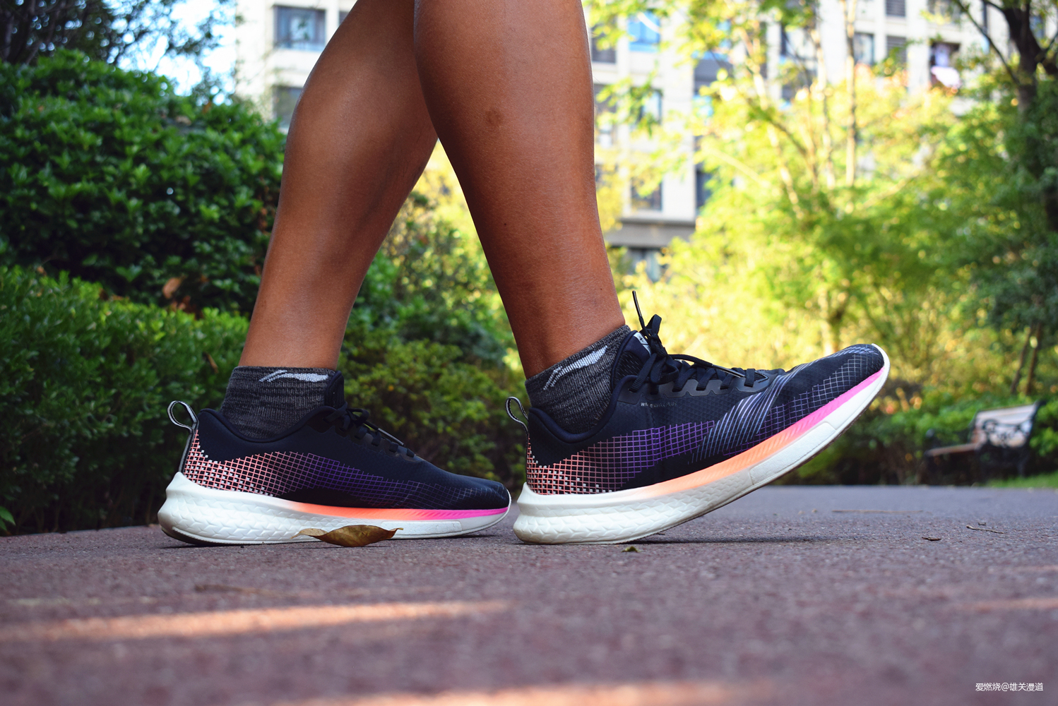 李宁赤兔5PRO跑鞋，进可攻，退可守！