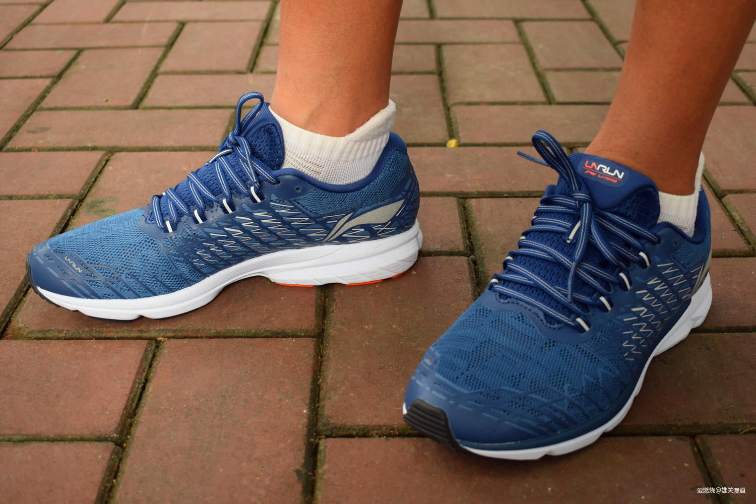 李宁赤兔5PRO跑鞋，进可攻，退可守！