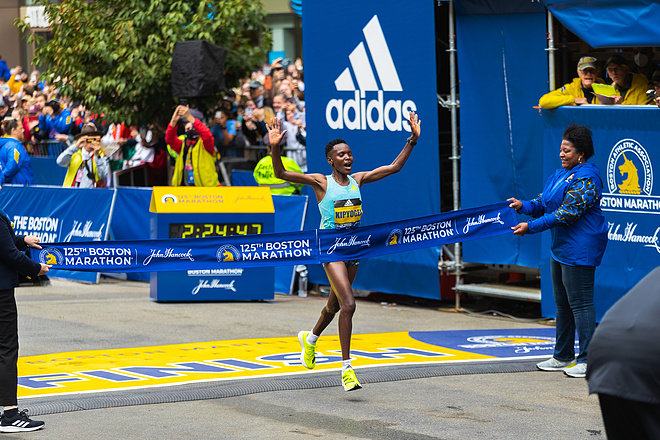 阿迪达斯携手北马继续前行跑界“纪录粉碎机”ADIZERO系列蓄势待发