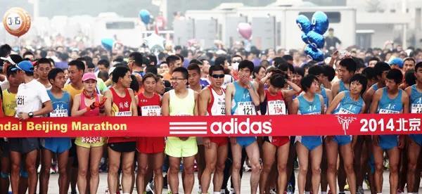 那些年的adidas北马限定款，唤醒了谁珍藏已久的国马情结？