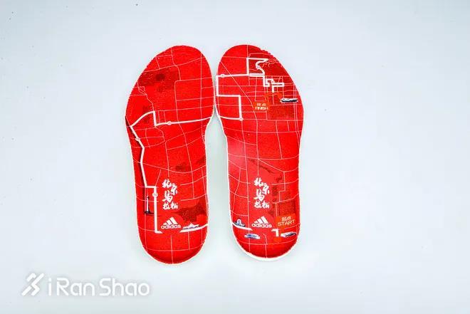 那些年的adidas北马限定款，唤醒了谁珍藏已久的国马情结？