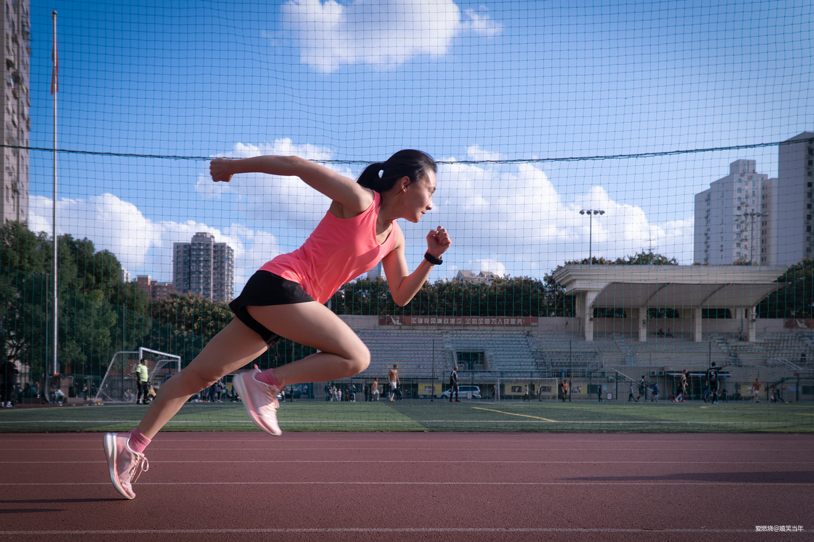 鞋中有赤兔，风雨都无阻