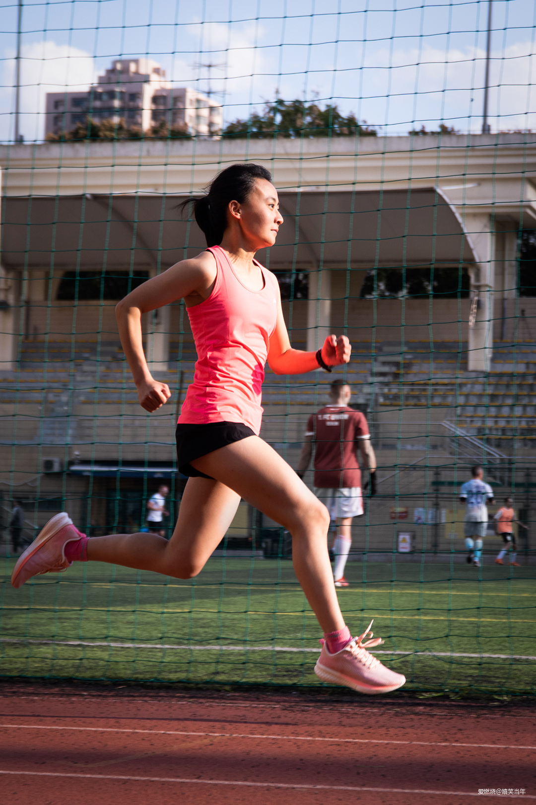 鞋中有赤兔，风雨都无阻