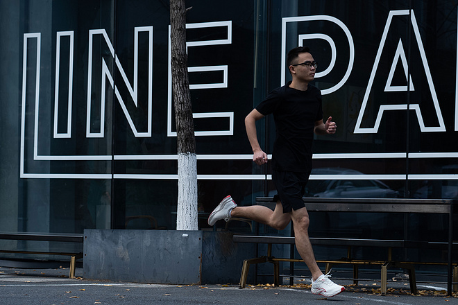 新一代国民跑鞋 安踏柏油路霸