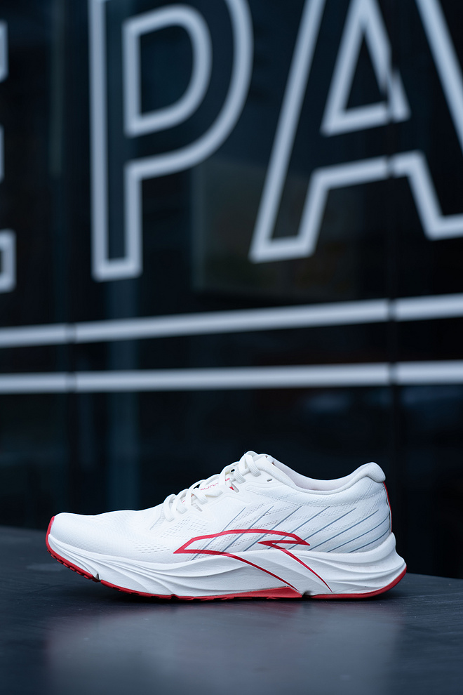 新一代国民跑鞋 安踏柏油路霸