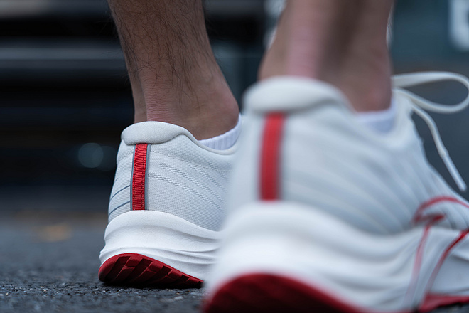 新一代国民跑鞋 安踏柏油路霸