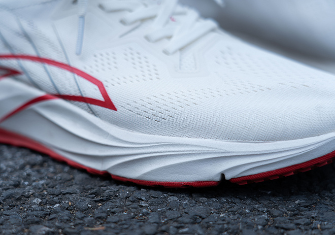 新一代国民跑鞋 安踏柏油路霸