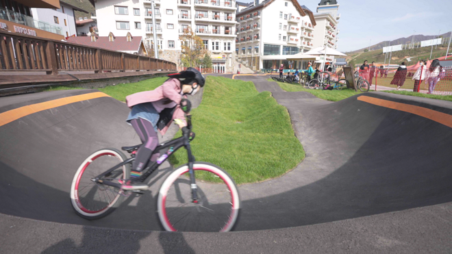 “是滑雪 让我敬爱自然”——钢镚儿