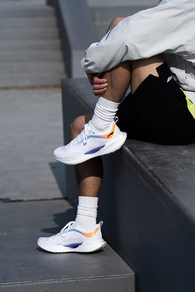 让李宁超轻19给你解释，什么叫做“看得见的轻松”