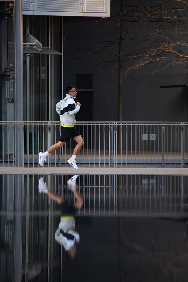 让李宁超轻19给你解释，什么叫做“看得见的轻松”