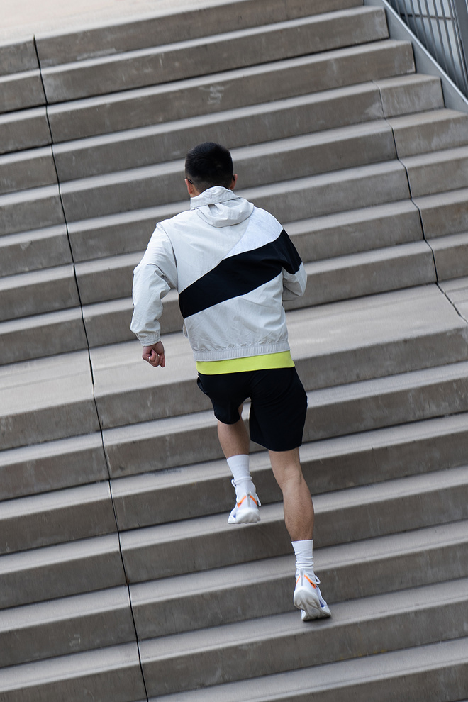 让李宁超轻19给你解释，什么叫做“看得见的轻松”