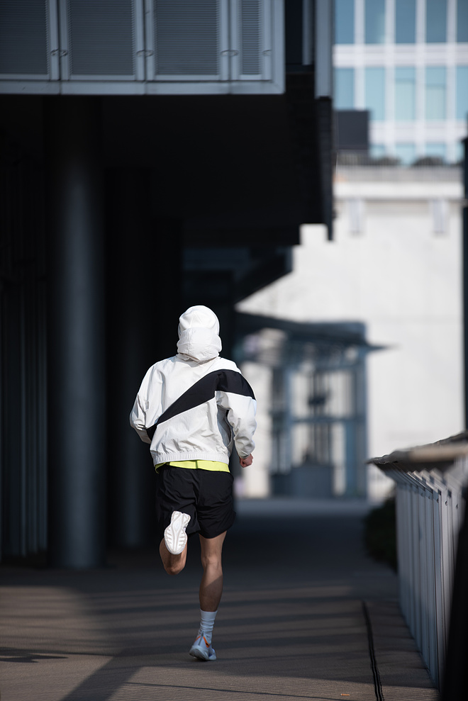 让李宁超轻19给你解释，什么叫做“看得见的轻松”