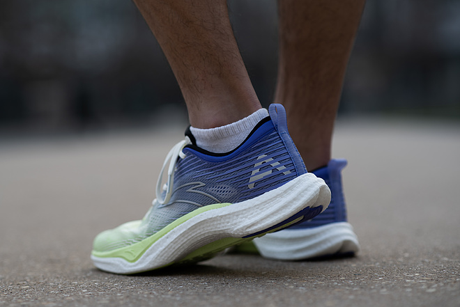 安踏氢跑4.0 好像比前代变重了？