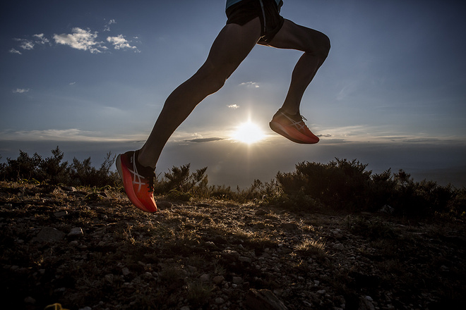用一年时间逆袭，亚瑟士要的不只是“复元”，还有“登顶”
