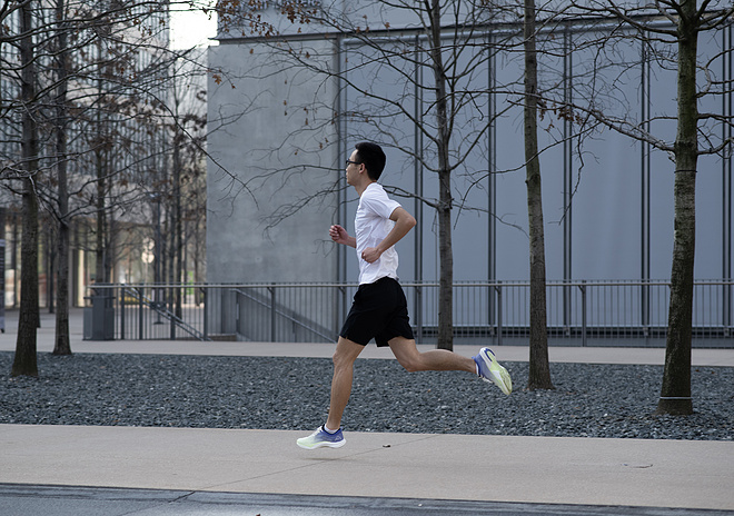 安踏氢跑4.0 好像比前代变重了？