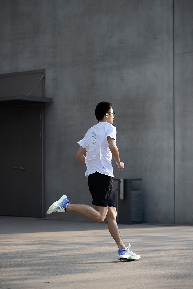 安踏氢跑4.0 好像比前代变重了？