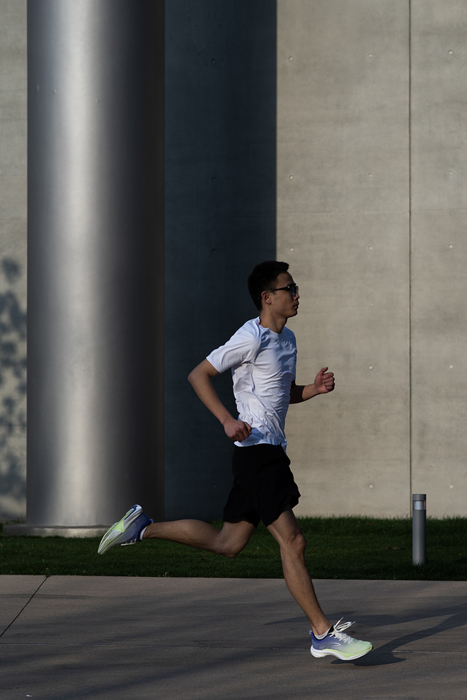 安踏氢跑4.0 好像比前代变重了？