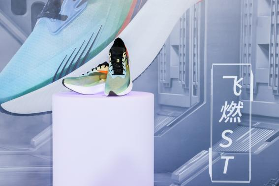 “我们都是向前跑的人”  国产运动品牌361°发布全新跑步主张及竞速家族跑鞋矩阵