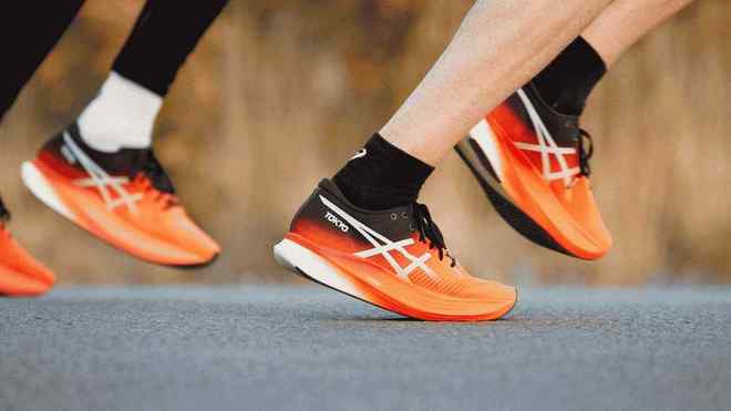 用一年时间逆袭，亚瑟士要的不只是“复元”，还有“登顶”