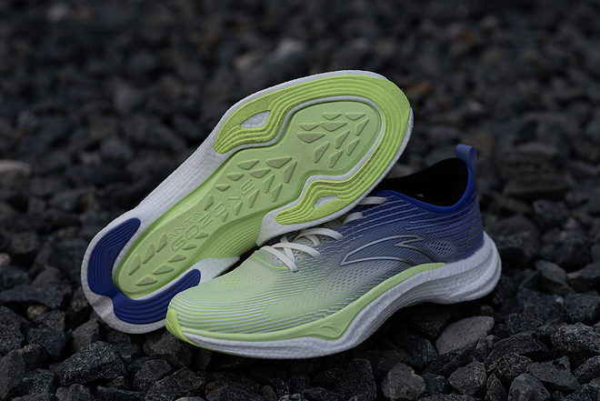 安踏氢跑4.0 好像比前代变重了？