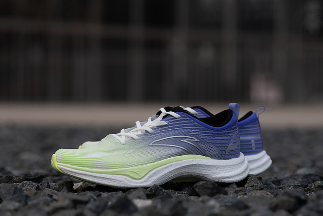 安踏氢跑4.0 好像比前代变重了？