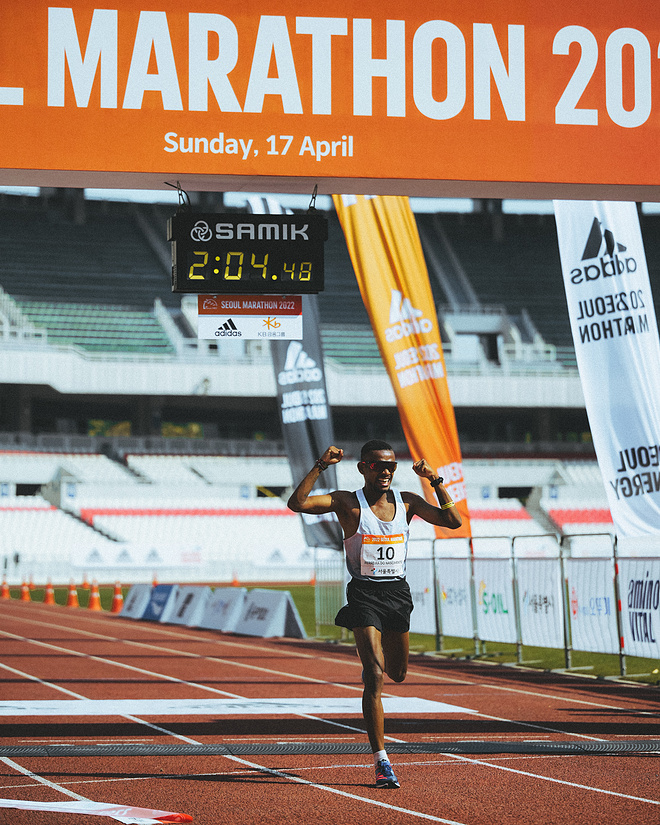 和基普乔格击拳的他，如今是全南美洲跑马拉松最快的男人