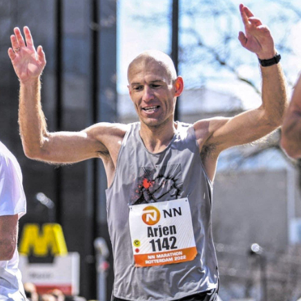 “小飞侠”罗本：足坛名宿，跑圈新人