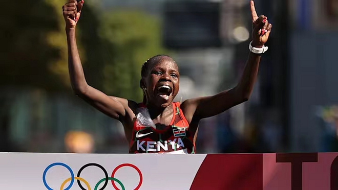 马拉松女王和adidas的重回