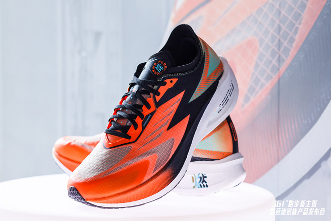 国产碳板跑鞋不行？看看大家怎么说