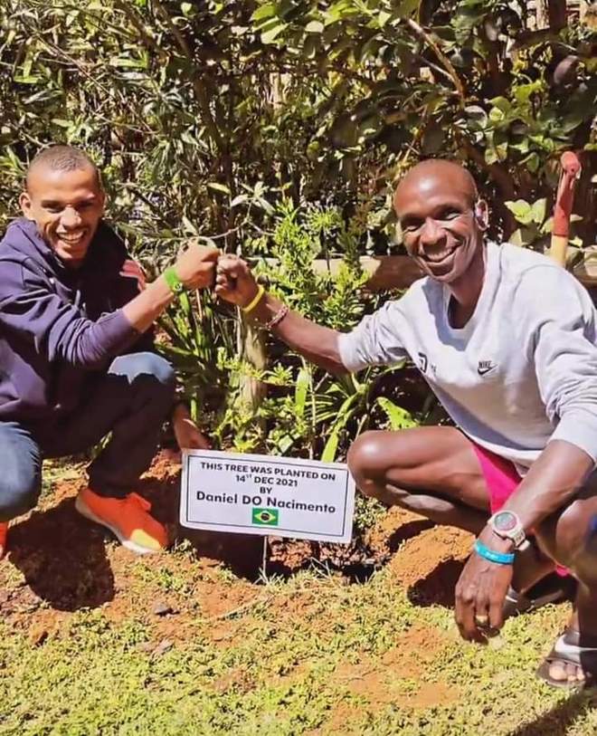 和基普乔格击拳的他，如今是全南美洲跑马拉松最快的男人