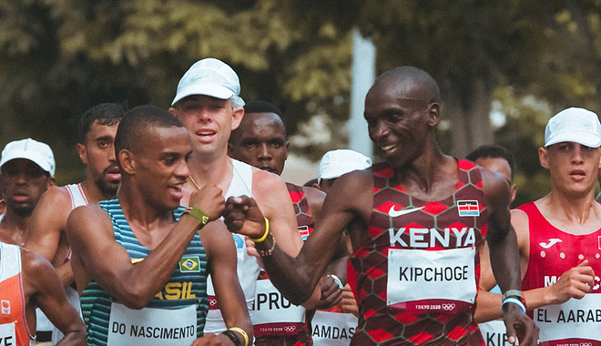 和基普乔格击拳的他，如今是全南美洲跑马拉松最快的男人